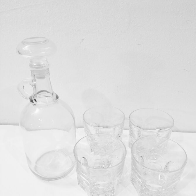 Set de Licorera con 4 Vasos de Cristal – Elegancia y Estilo - Imagen 3