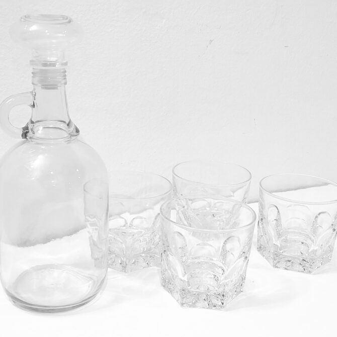 Set de Licorera con 4 Vasos de Cristal – Elegancia y Estilo - Imagen 2