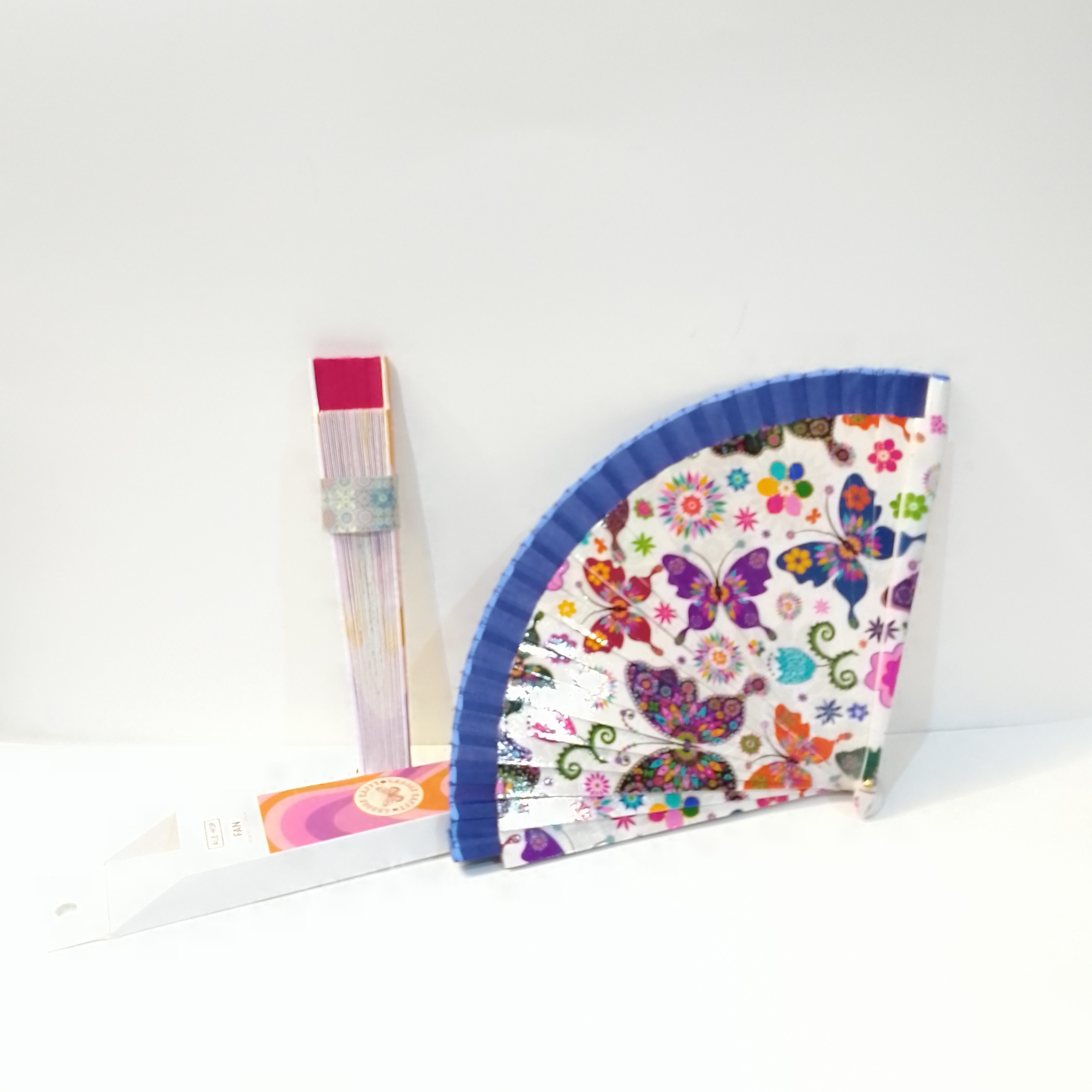 Abanico de Mano "Mariposas de Ensueño" – Edición Floral Artística - Imagen 3