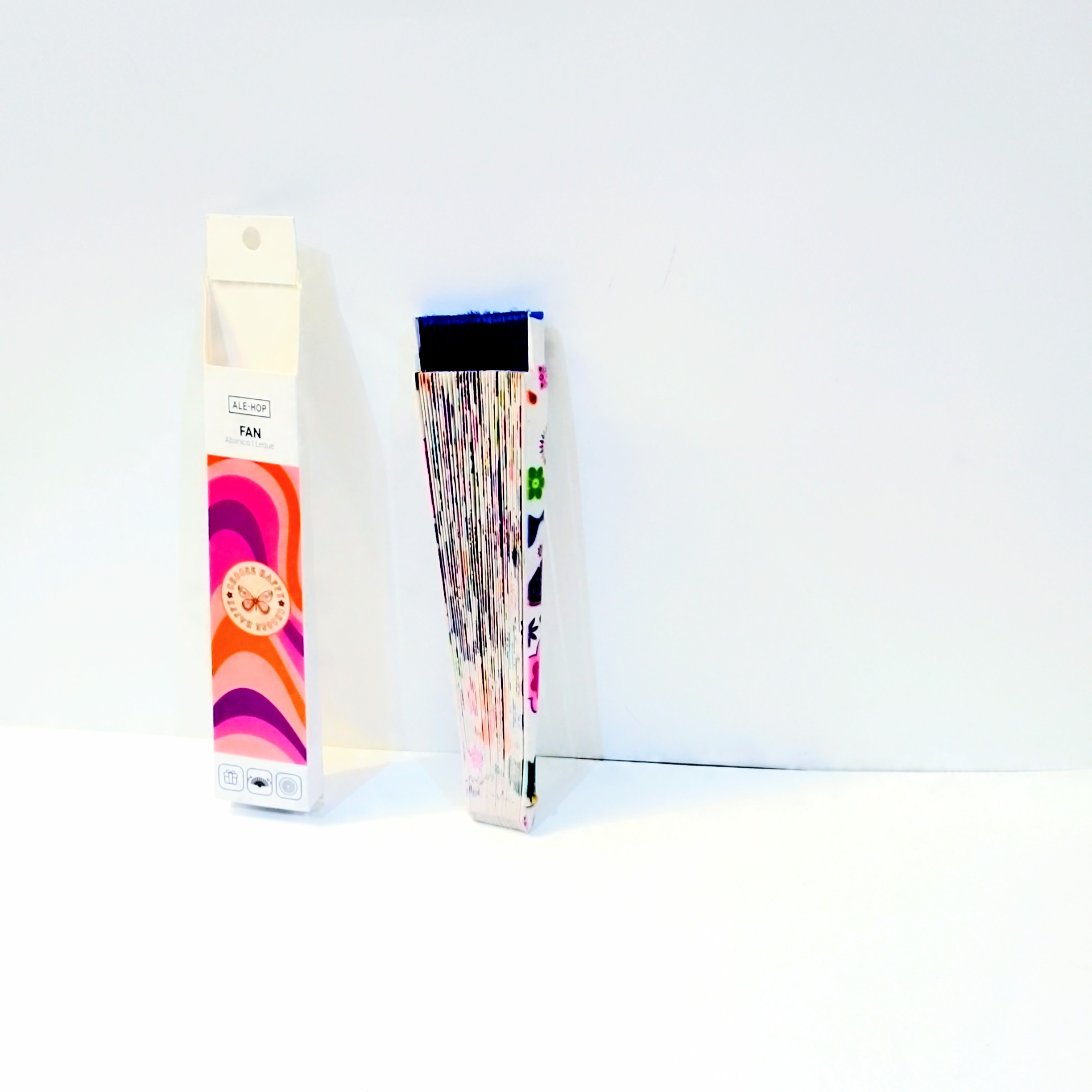 Abanico de Mano "Mariposas de Ensueño" – Edición Floral Artística - Imagen 2