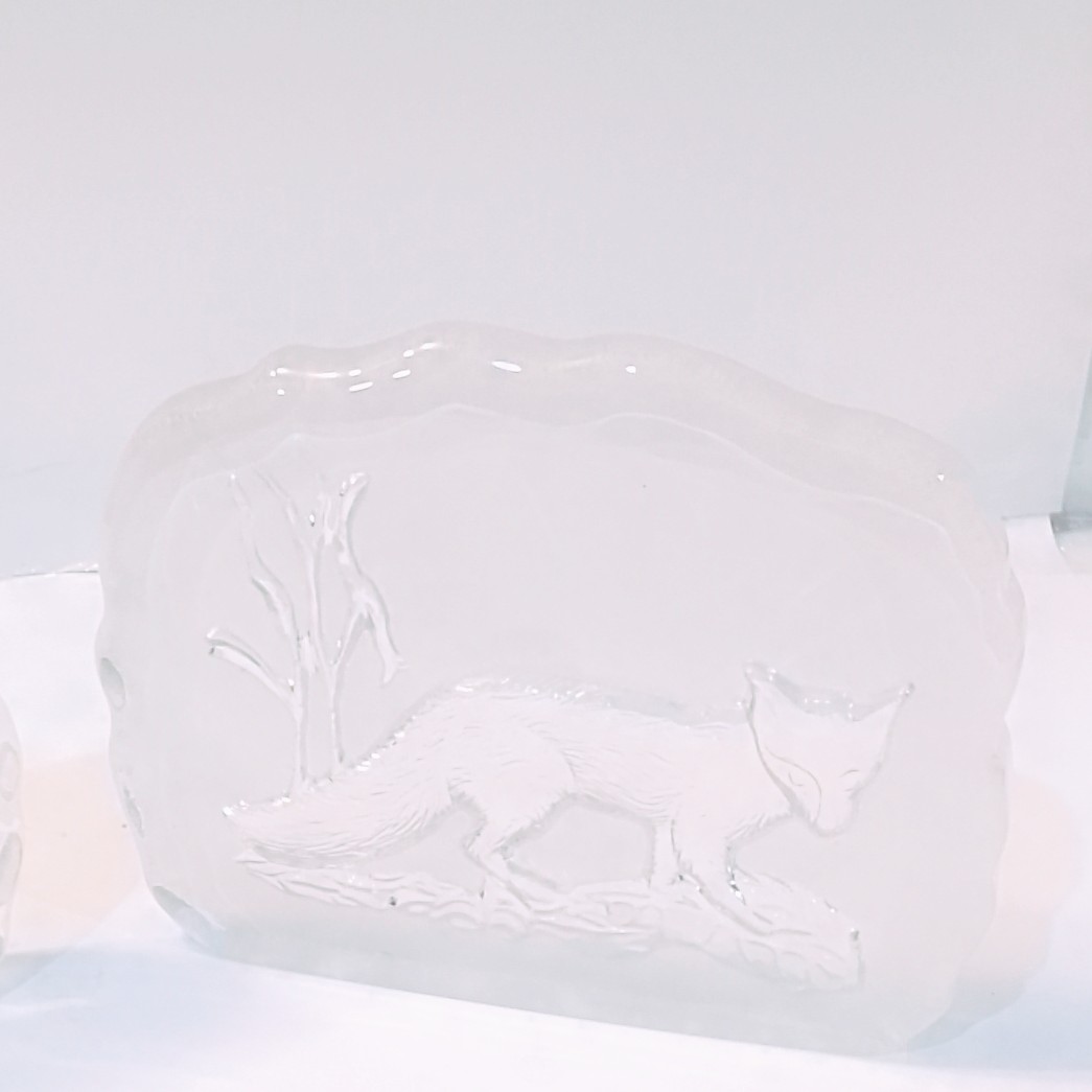 "Esculturas de Cristal Animal: Zorro y Panda en Relieve" - Imagen 4