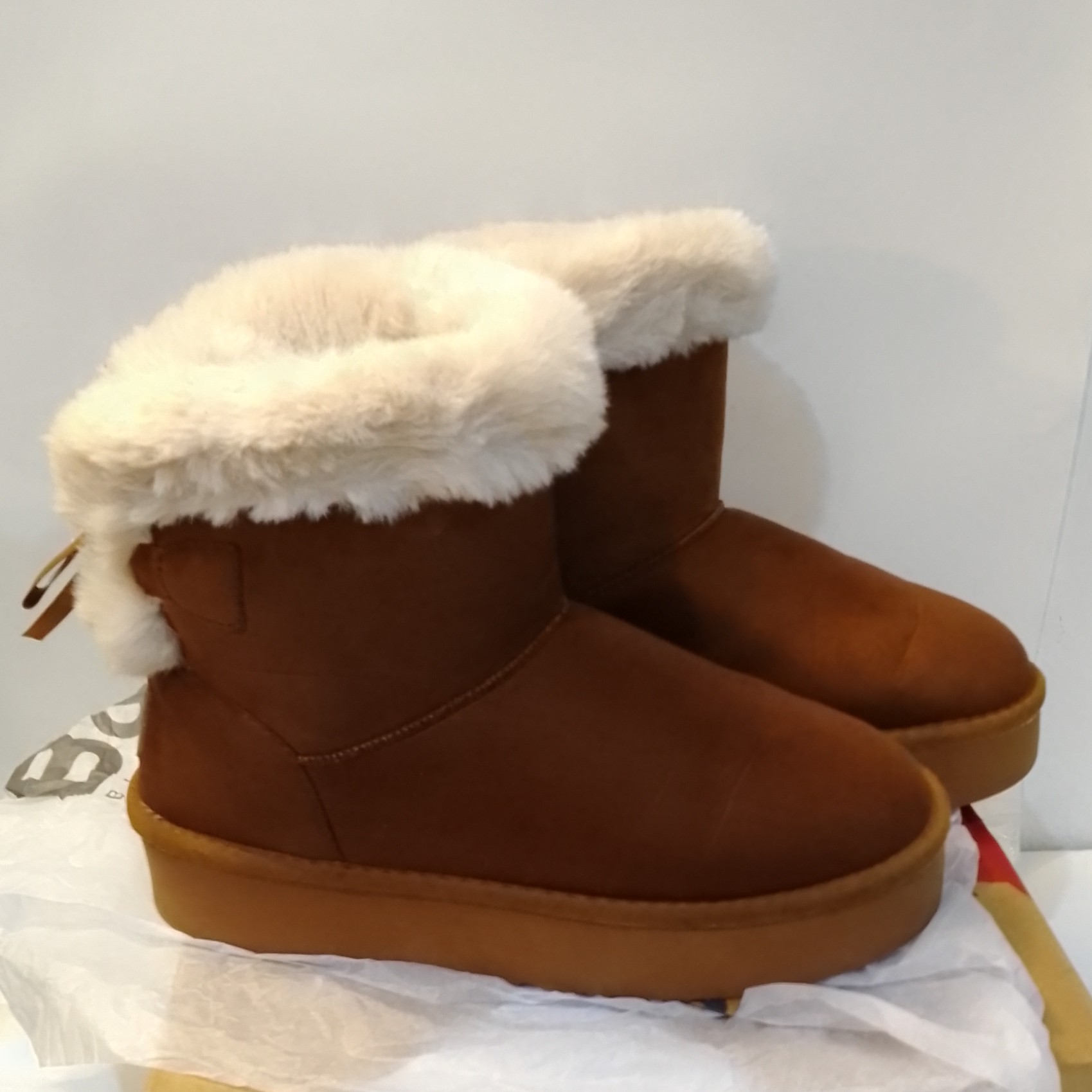 Botas de Invierno B&W con Forro de Piel Sintética y Lazo Decorativo - Imagen 2