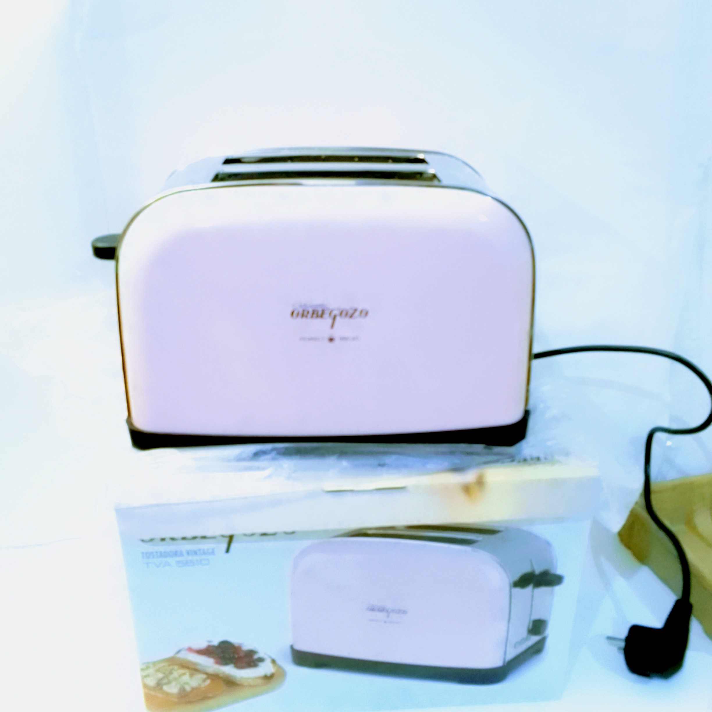 Tostadora Vintage Orbegozo TVA 5510 – Elegancia Retro en tu Cocina - Imagen 4