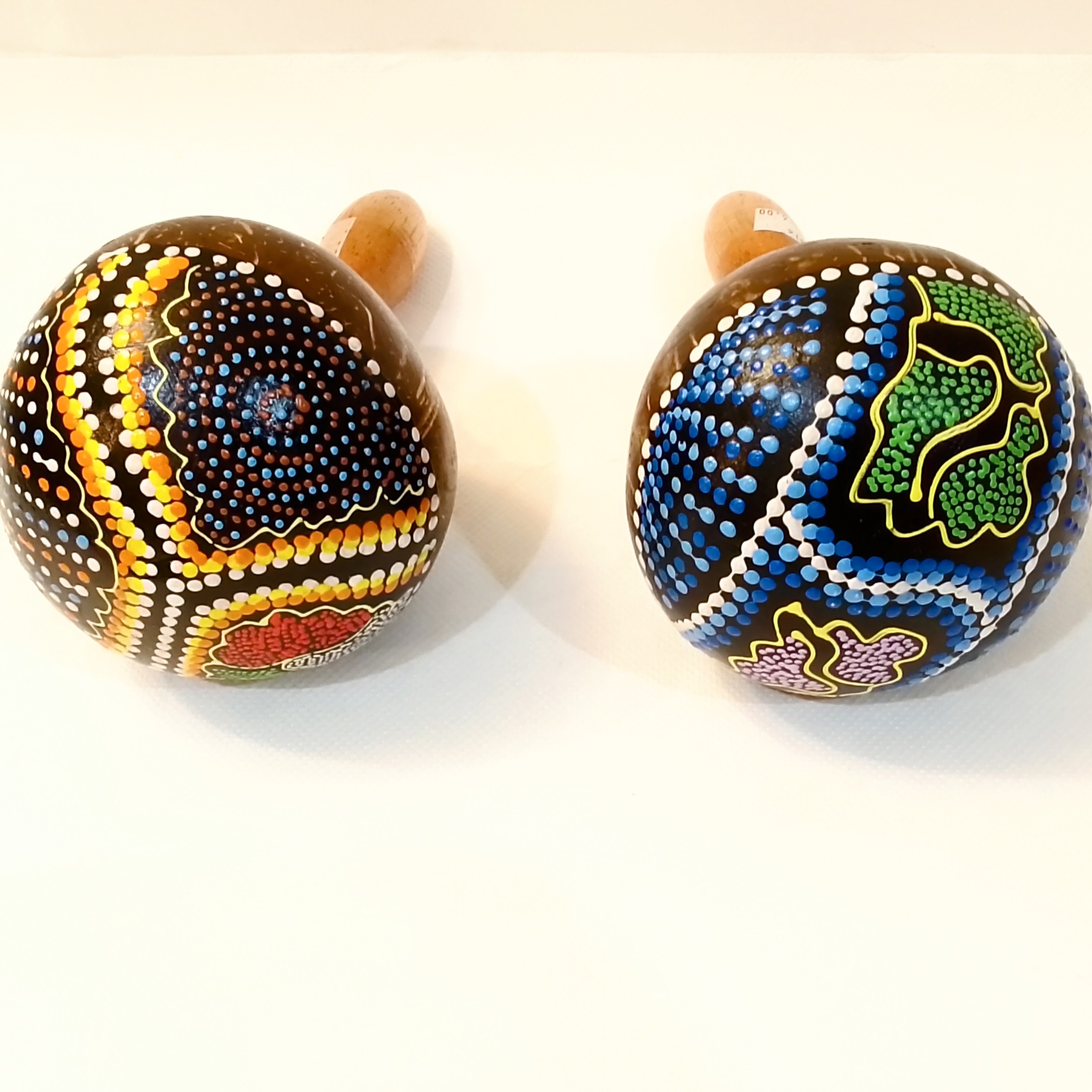 Maracas Artesanales Pintadas a Mano – Diseño Étnico Cultural