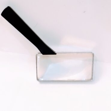 Lupa de Lectura Rectangular con Mango Ergonómico – Visión Clara y Ampliada