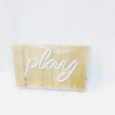Perchero Decorativo de Madera con Luz LED “Play”