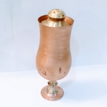 "Jarra de Cobre con Tapa de Latón – Arte Tradicional en Metal"