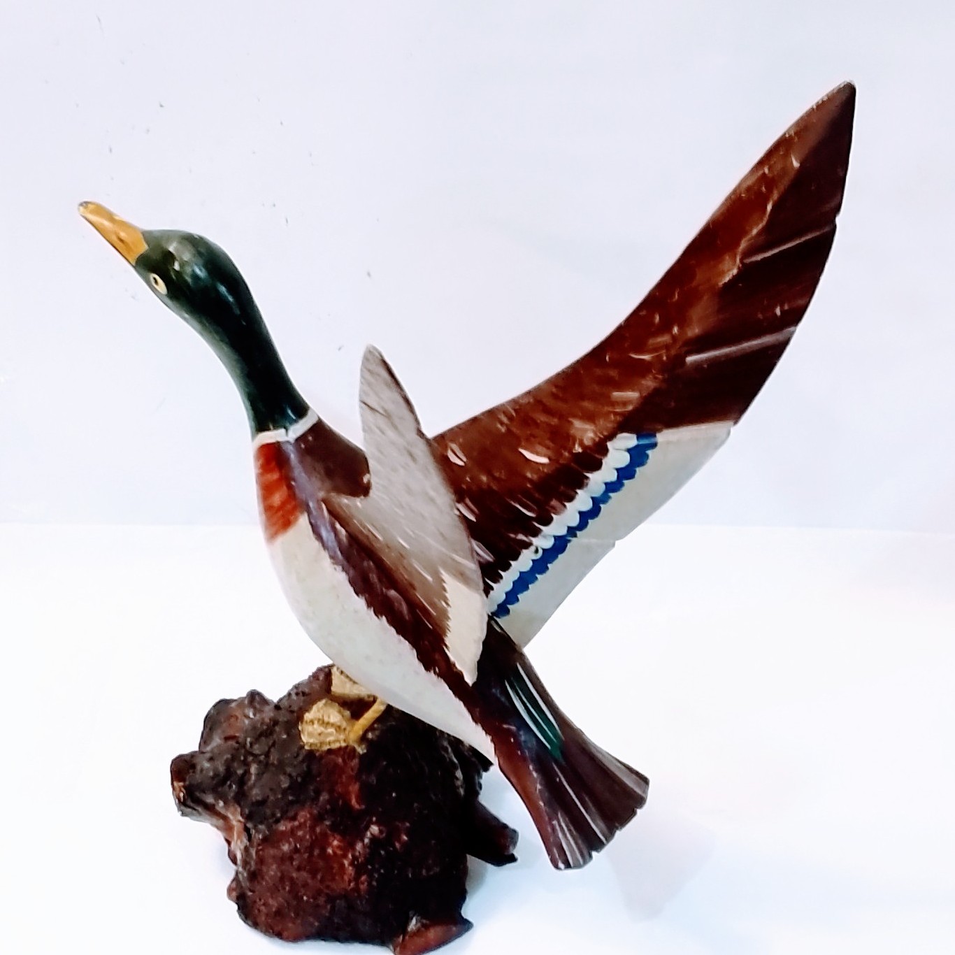 Escultura Artesanal del Pato en Vuelo” - Imagen 3