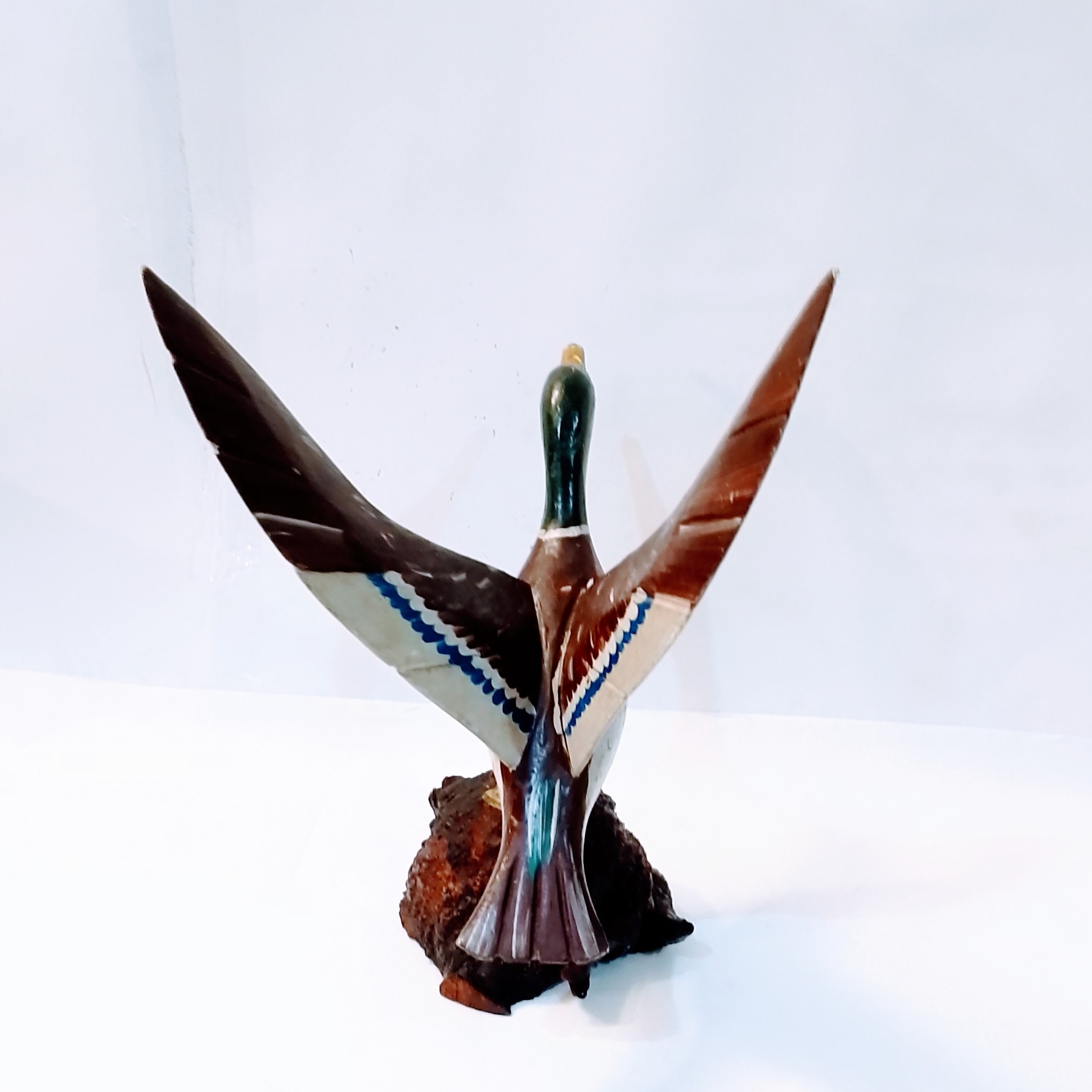 Escultura Artesanal del Pato en Vuelo” - Imagen 2