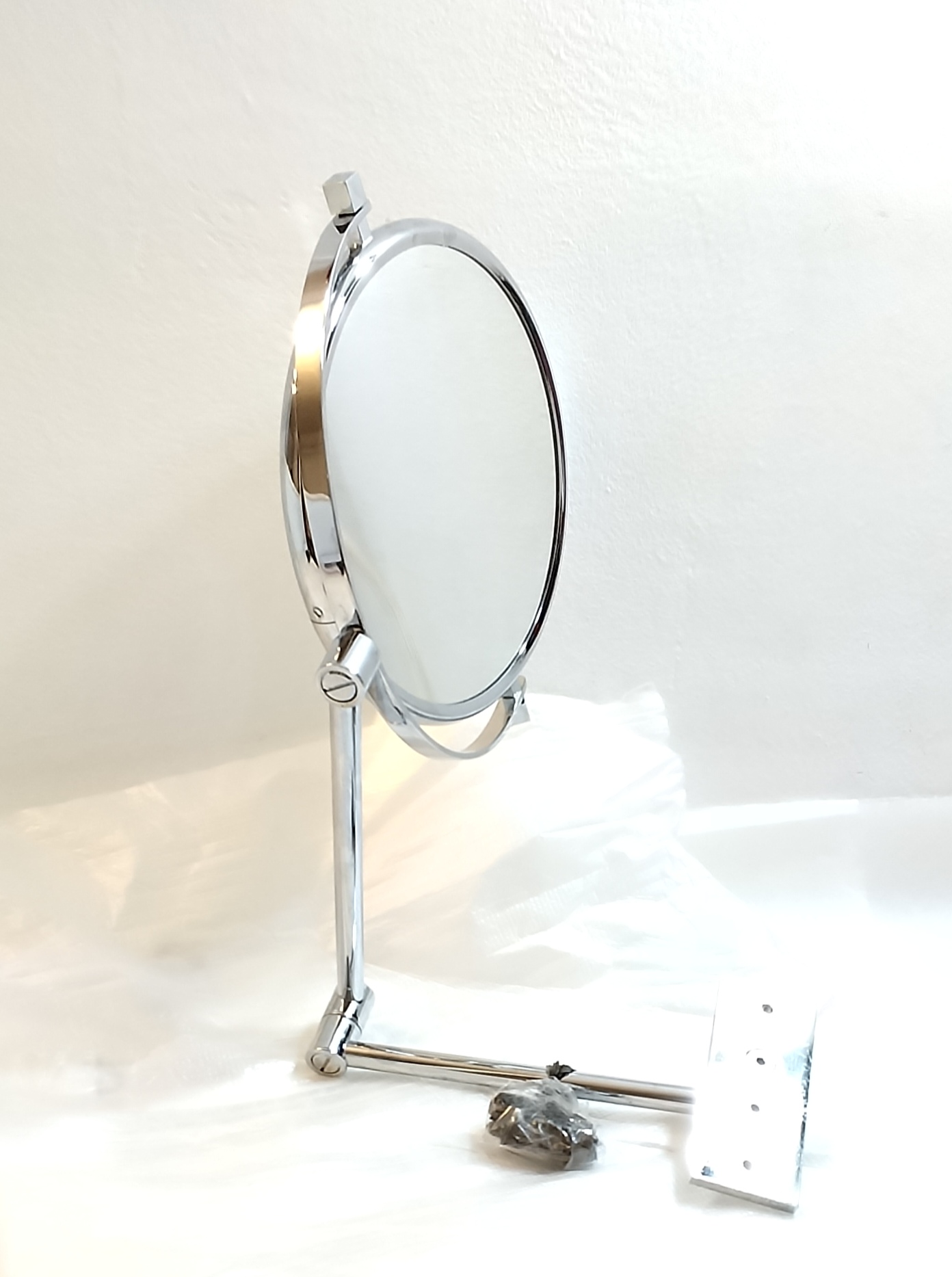 Espejo de Baño Extensible con Doble Cara y Acabado Cromado – Montaje en Pared